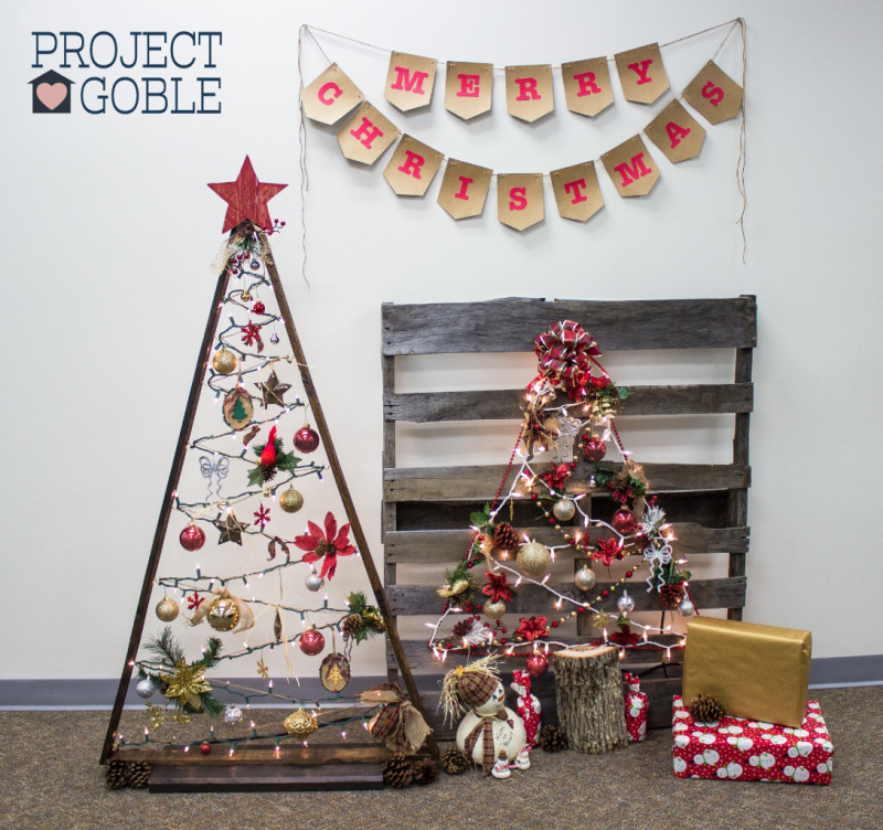 DIY Triangle Pallet Board Christmas Tree / www.ProjectGoble.com